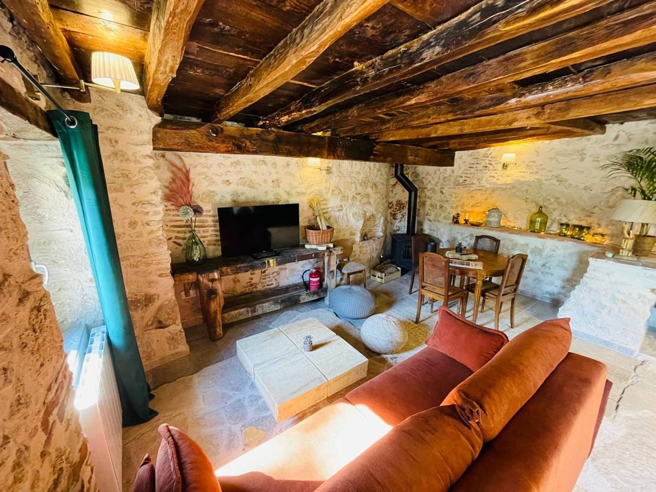 Chalet à Montaigu-le-Blin avec Spa et Parking in Montaigu-le-Blin, Région de Vichy