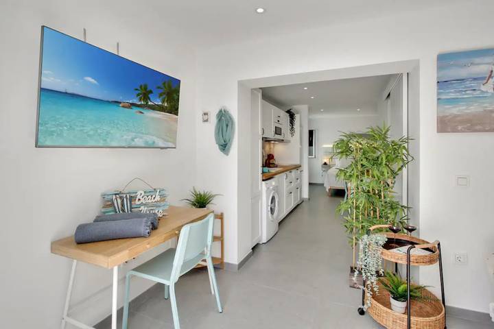 Entire studio, Vacation Studio '4ever1' with Wi-Fi and Air Conditioning in Corralejo, La Oliva