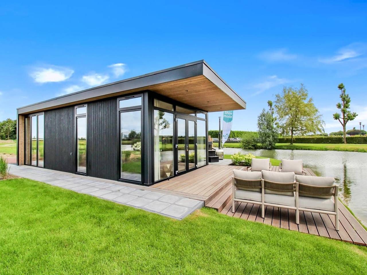 Schitterend chalet aan het water op een mooi park in Betuwe