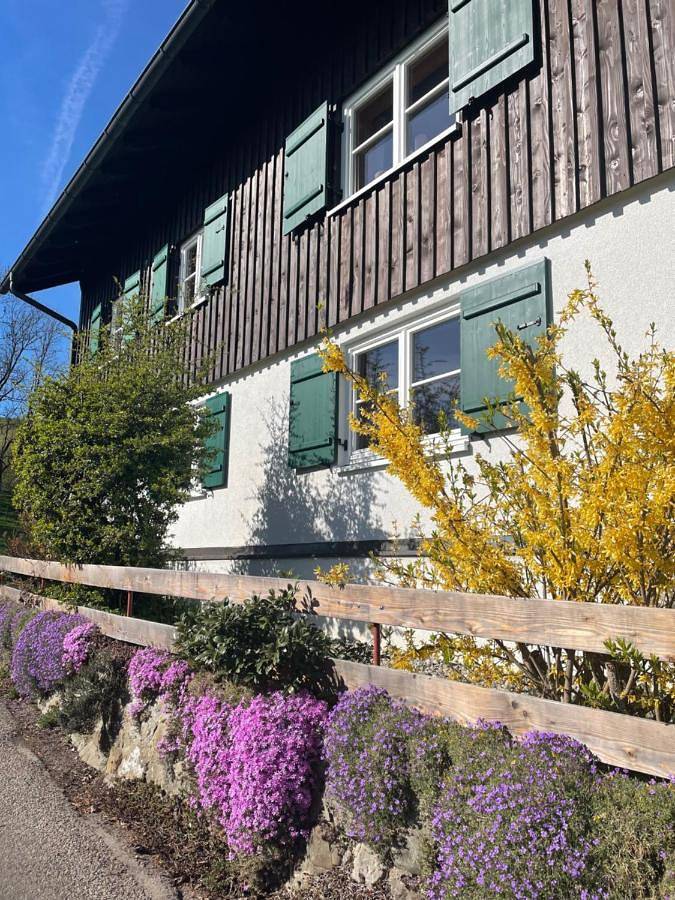 Location de vacances pour 8 personnes, avec jardin et vue à Weiler-Simmerberg