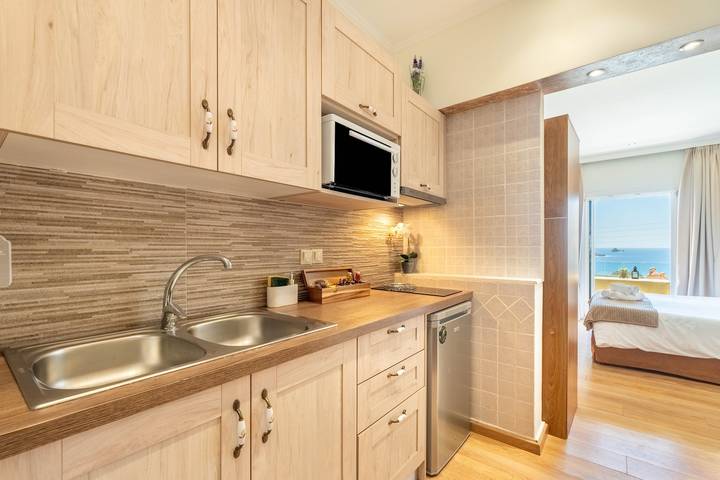 Hel studio-lejlighed, Studio Apartment 'Angela 2' with Sea View, Wi-Fi and Air Conditioning in Paleokastritsa, Korfu