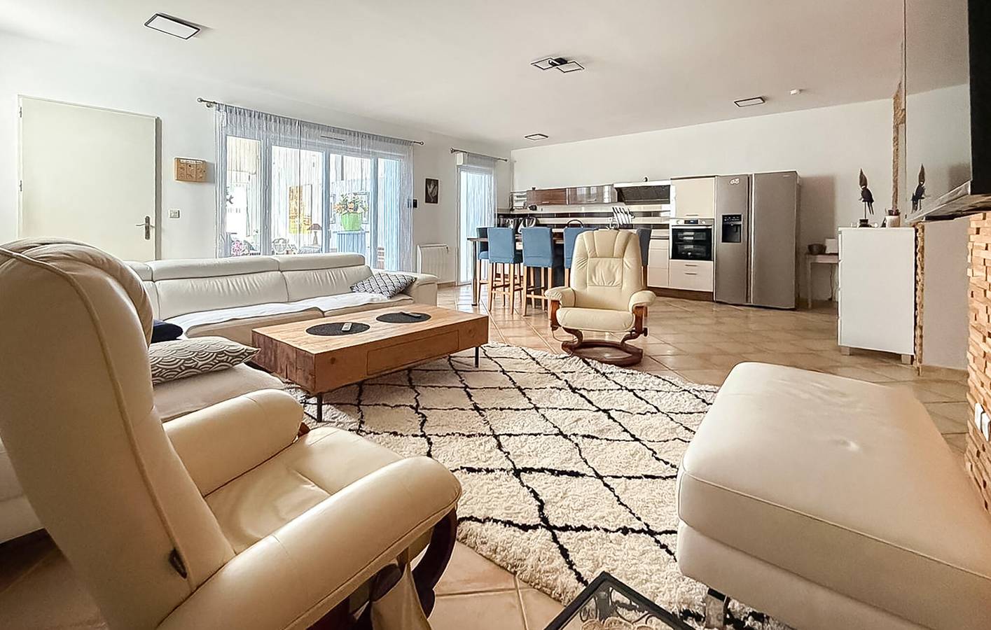 Appartement moderne en ville avec piscine, terrasse et parking - Cabannes 900 m in Cabannes, Région d'Arles