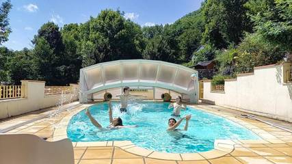 Gîte pour 4 personnes, avec terrasse ainsi que piscine et vue, animaux acceptés dans Gouffre De Saoule Mauleon Barousse