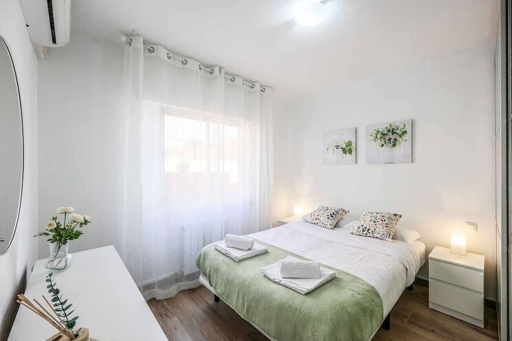 Entire apartment, Family-Friendly Stay near Madrid in San Sebastián de los Reyes, Madrid Province