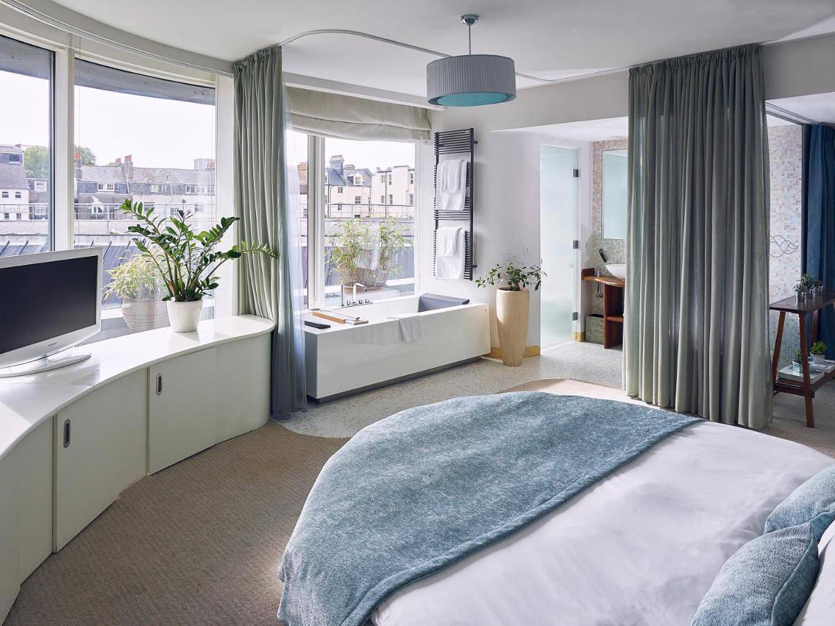 Standard Double Room - Accessible in Brighton, Sussex
