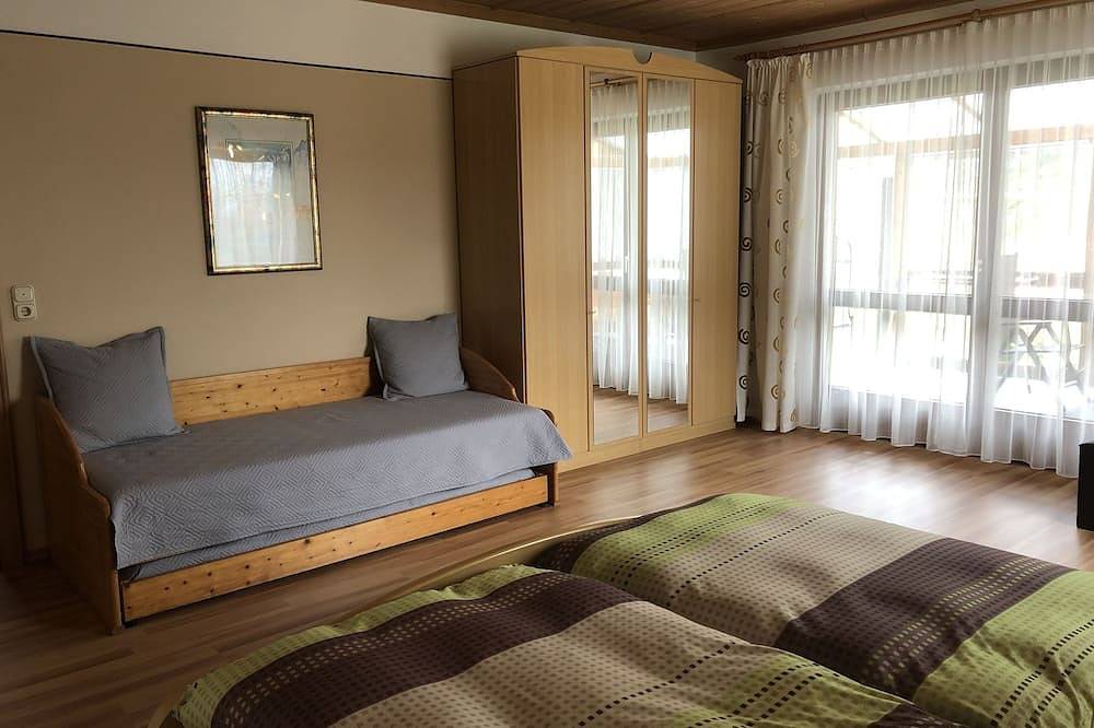 Ganze Wohnung, Schöne familienfreundliche Ferienwohnung in ruhiger Lage für 5 Personen in Teisnach, Ostbayern