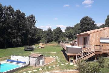 Gîte pour 2 personnes, avec jacuzzi ainsi que piscine et sauna, animaux acceptés à Chalandray