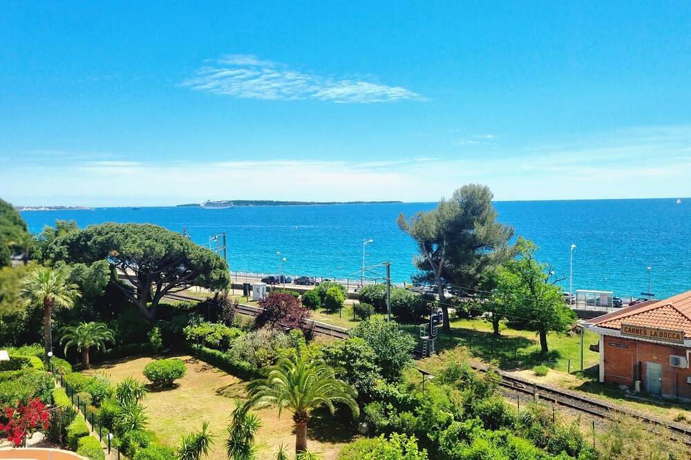 Entire apartment, New Listing in Cannes La Bocca, Cannes
