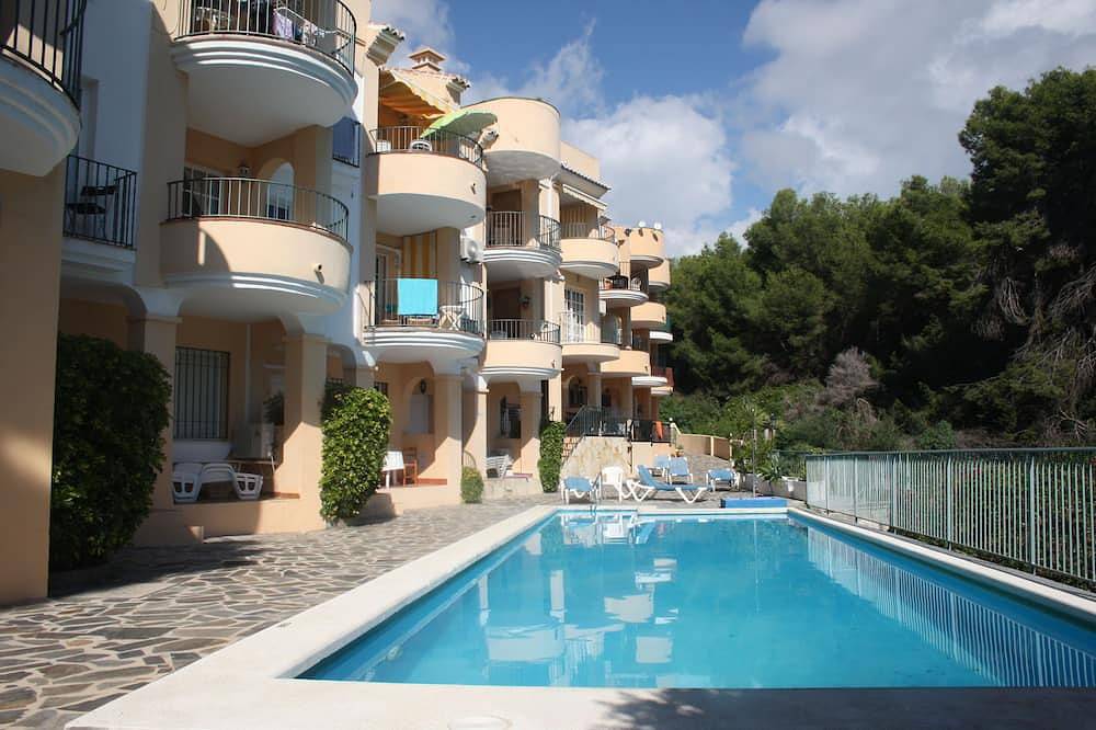 Entire apartment, Burriana beach, 50m2. 1 bedroom apartment with pool - 7 minute walk from beach. in Playa de Burriana, Nerja