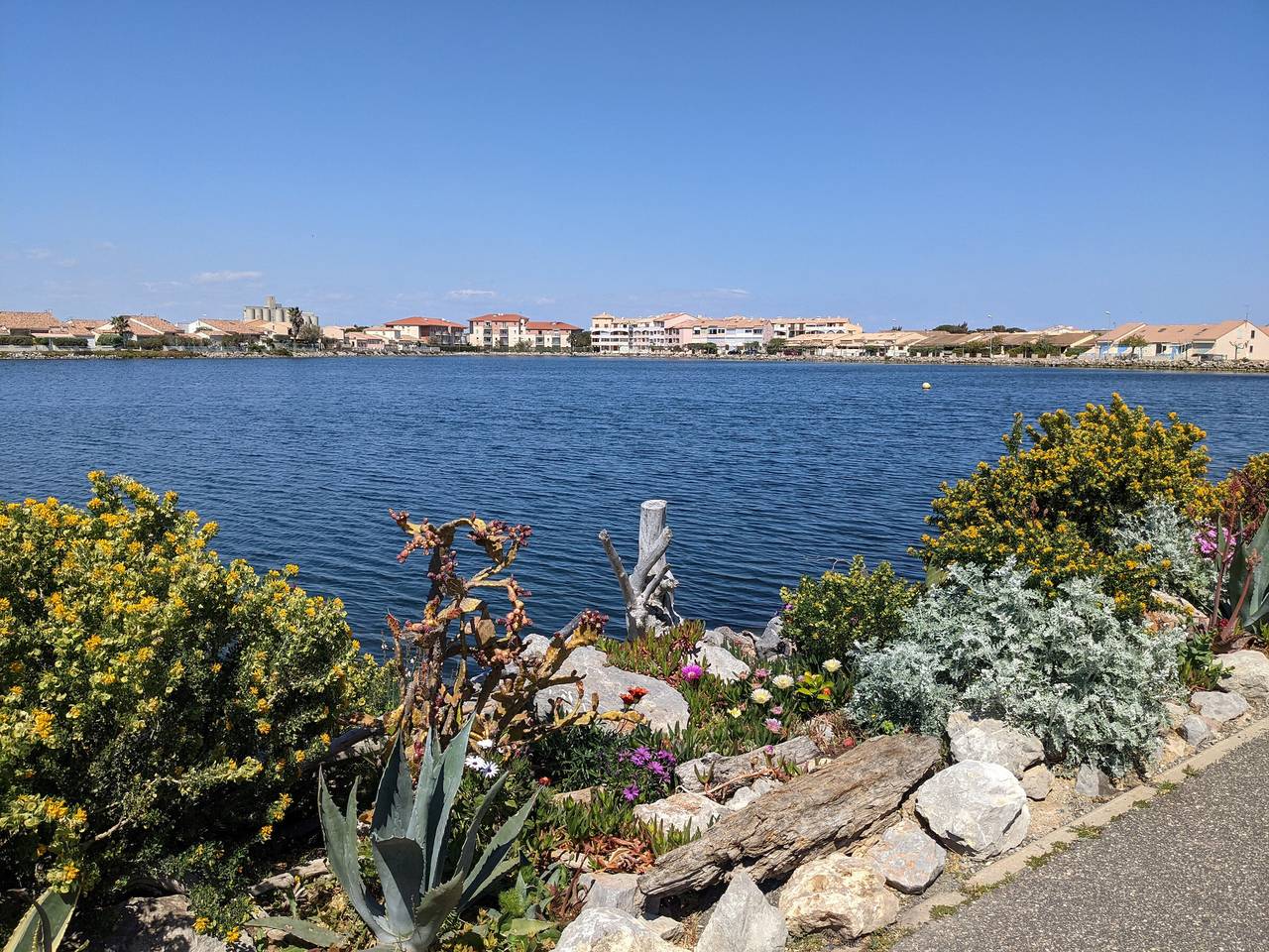 Ganze Wohnung, Klimatisiertes Erdgeschoss Apartment, 2 Schlafzimmer, geschützes Parken, Terrasse, Wlan, Nähe Strand in Port-la-Nouvelle, Mittelmeerküste (Frankreich)