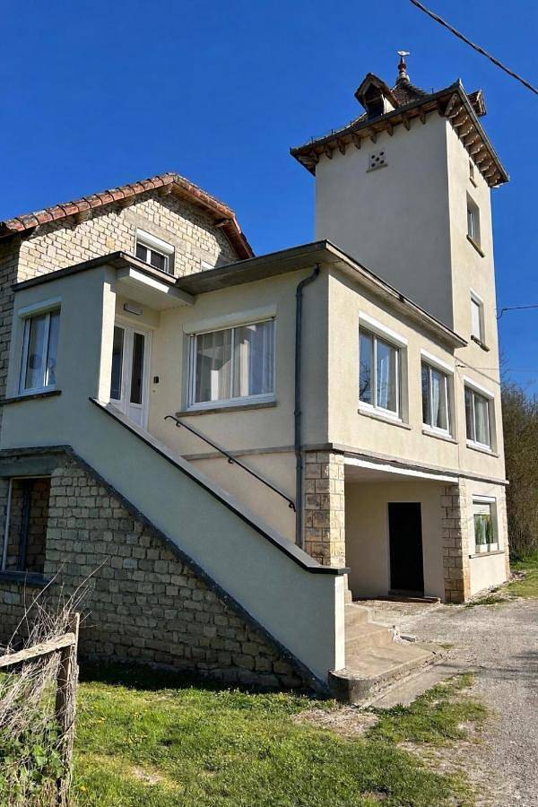 Location de vacances pour 5 personnes, avec jardin à Lacave