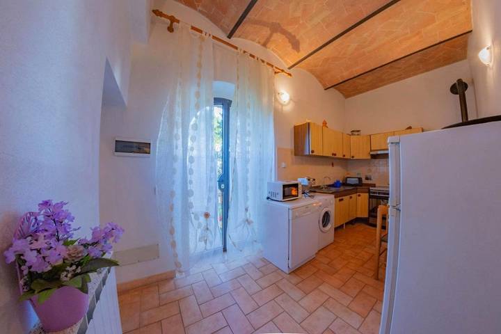 Casa vacanza per 2 persone, con giardino e panorama in Buonconvento