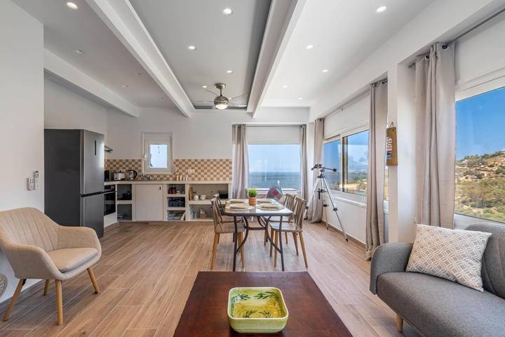 Maison d’hôte pour 4 personnes, avec jacuzzi et balcon dans Égine - 3