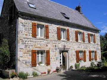 Chambre d’hôte pour 2 personnes, avec jardin à Bourg-Lastic