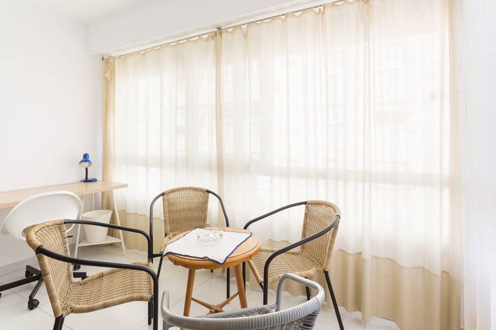 Apartamento entero, Apartamento 'Las Alondras' con piscina compartida, jardín compartido y Wi-Fi in Playa de Gandía, Costa de Valencia