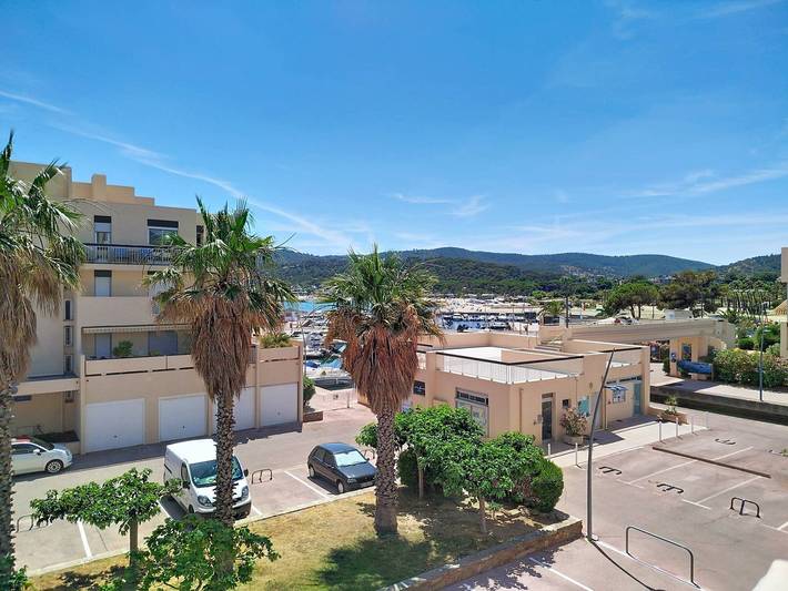 Gîte pour 6 personnes, avec piscine et terrasse dans Plage La Favière