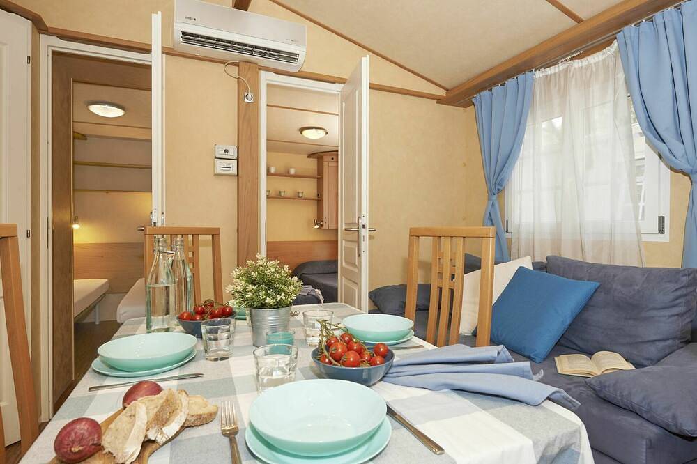 Lovely apartment in villa for 6 guests with A/C, Wifi, pool, Tv and terrace in Sessa Aurunca, Caserta Province