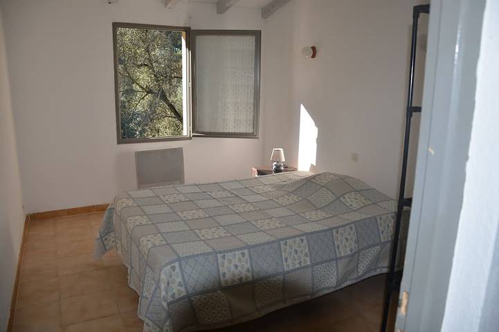 Gîte pour 4 personnes, avec terrasse et jardin à Belvédère-Campomoro - 3