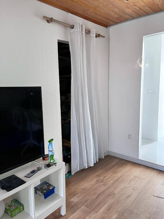 Appartement entier, One-Bedroom Apartment in Saint-Ouen-l'Aumône, Val-d'Oise