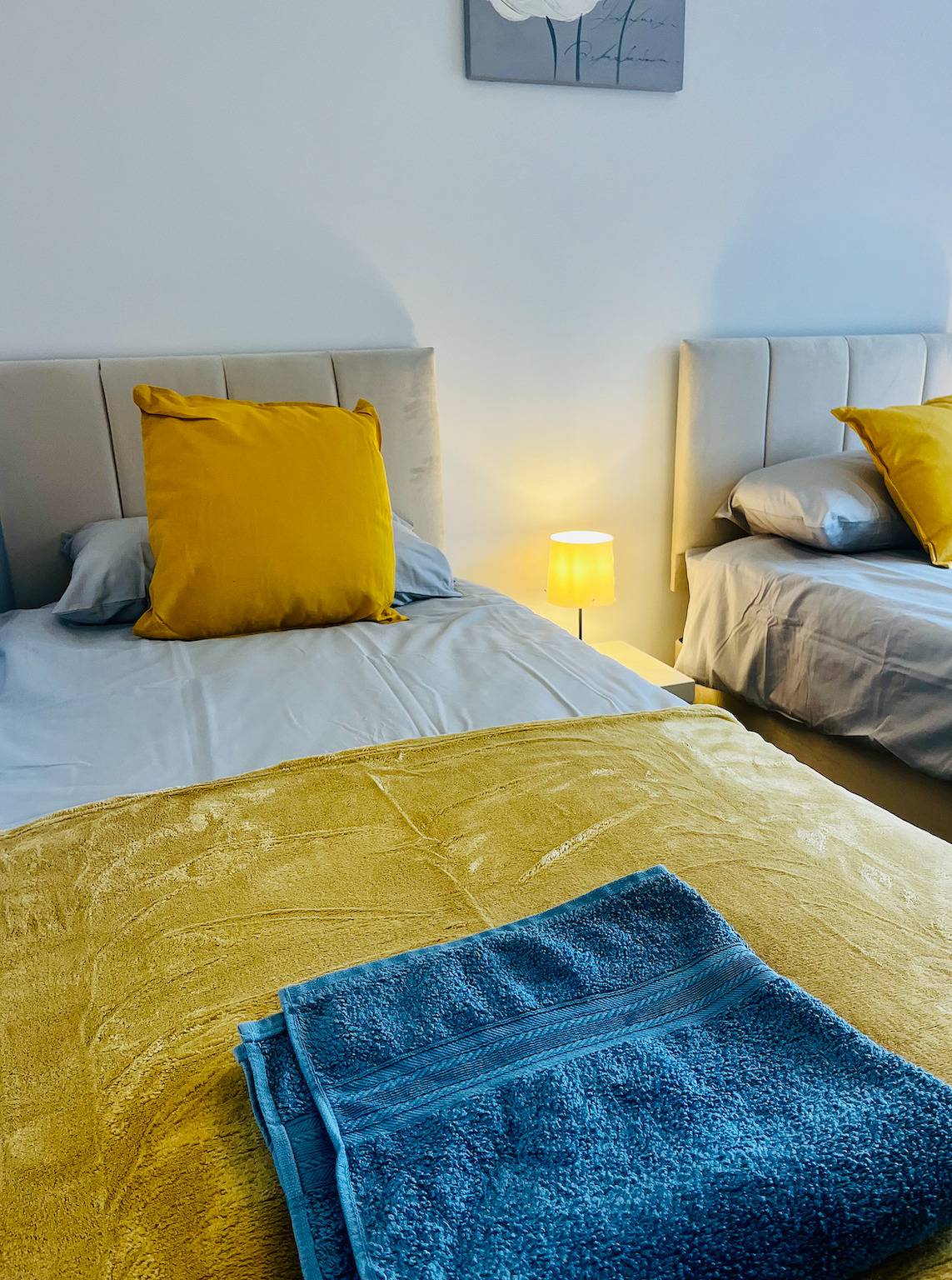 Entire vacation apartment, 2 Bed Flat - Sleeps 8 - Pets - Garden - Parking in Derbyshire