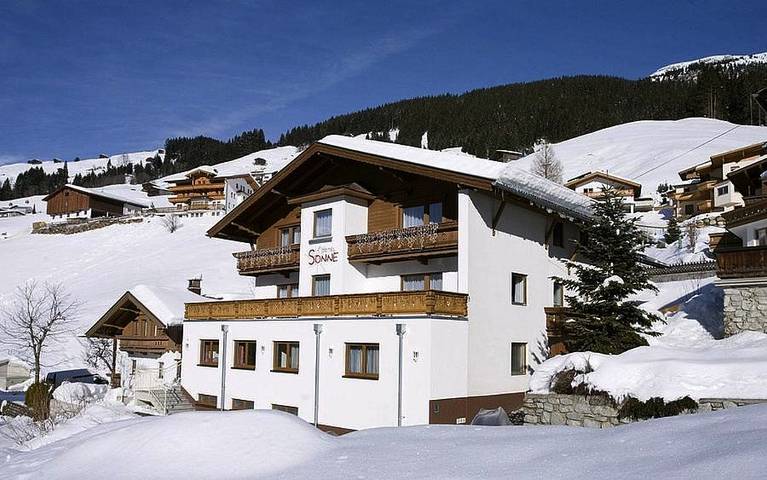 Hotel voor 2 personen, with sauna and tuin as well as terras and uitzicht in Vorderlanersbach