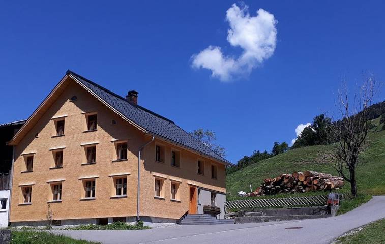 Ferienhaus für 22 Personen, mit Terrasse und Ausblick in Raggal