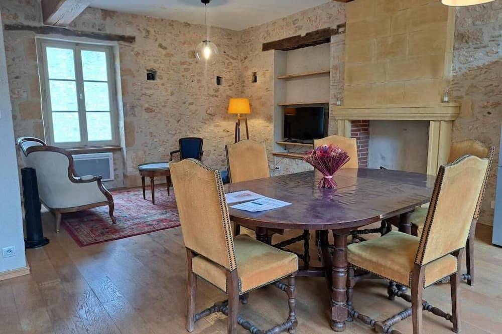 Ganze Wohnung, In the heart of Monpazier beautiful bright apartment located on the 1st floor in Gaugeac, Périgord Pourpre