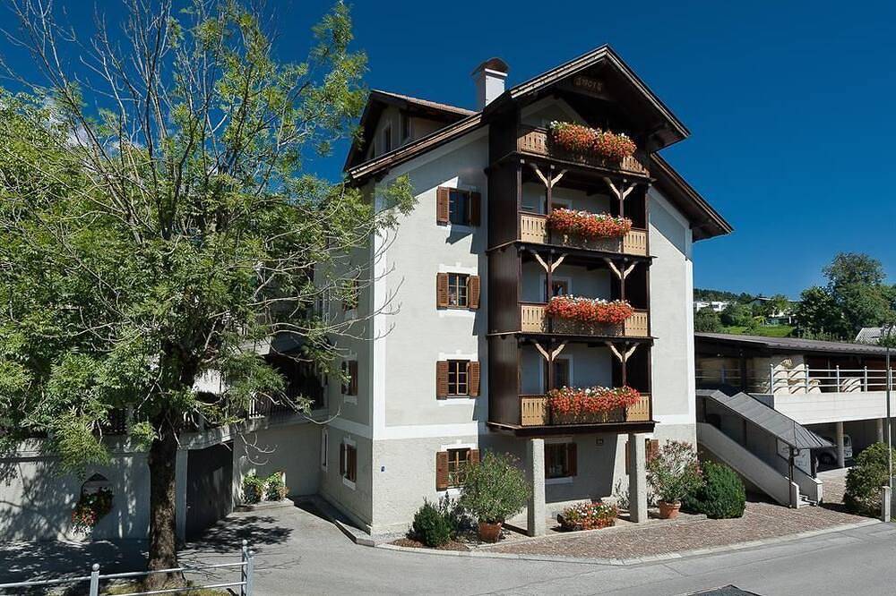 Apartment Top 3B \"Holzspiel\" - Kasperhof Appartments Innsbruck in Innsbruck, Innsbruck Land