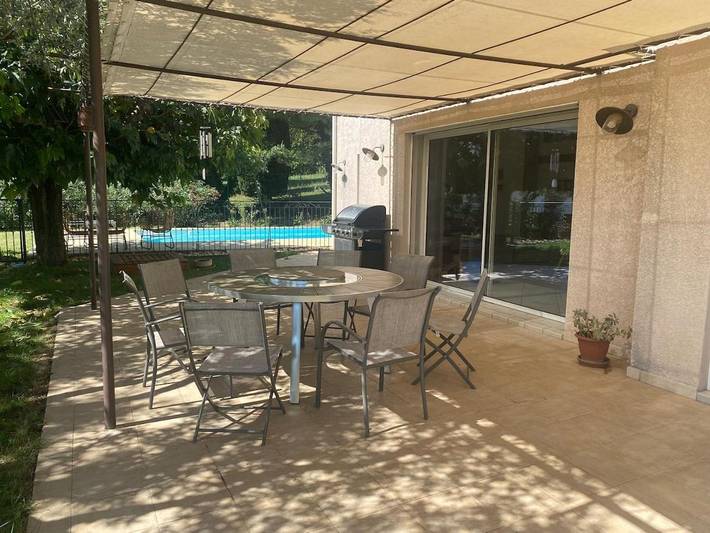 Location de vacances pour 8 personnes, avec terrasse et piscine, adapté aux familles à Les Granges-Gontardes