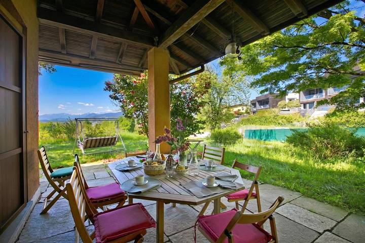 Villa for 6 people, with Balcony and Terrace as well as Garden and Lake view in Lombardy