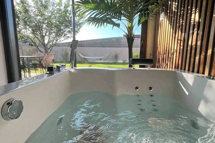 Maison de vacances pour 4 personnes, avec jardin ainsi que jacuzzi et terrasse à Loon-Plage