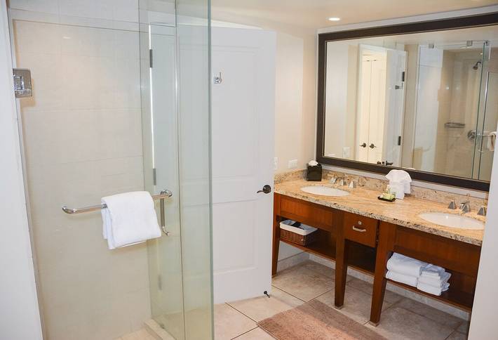 Vacation rental for 6 people, with terrace and pool as well as yard and hot tub in Kaanapali