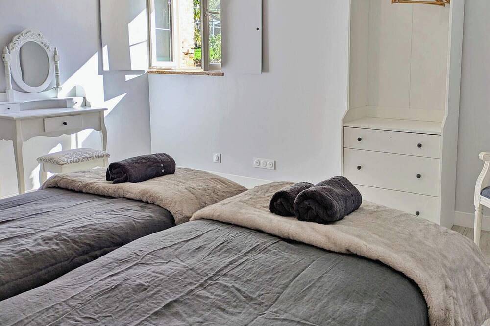 Gîte avec piscine privée - 6 pers. in Bouchamps-lès-Craon, Mayenne