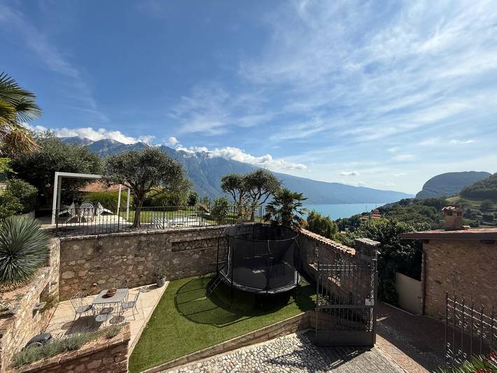 Ferienhaus für 6 Personen, mit Terrasse und Seeblick sowie Garten am Gardasee