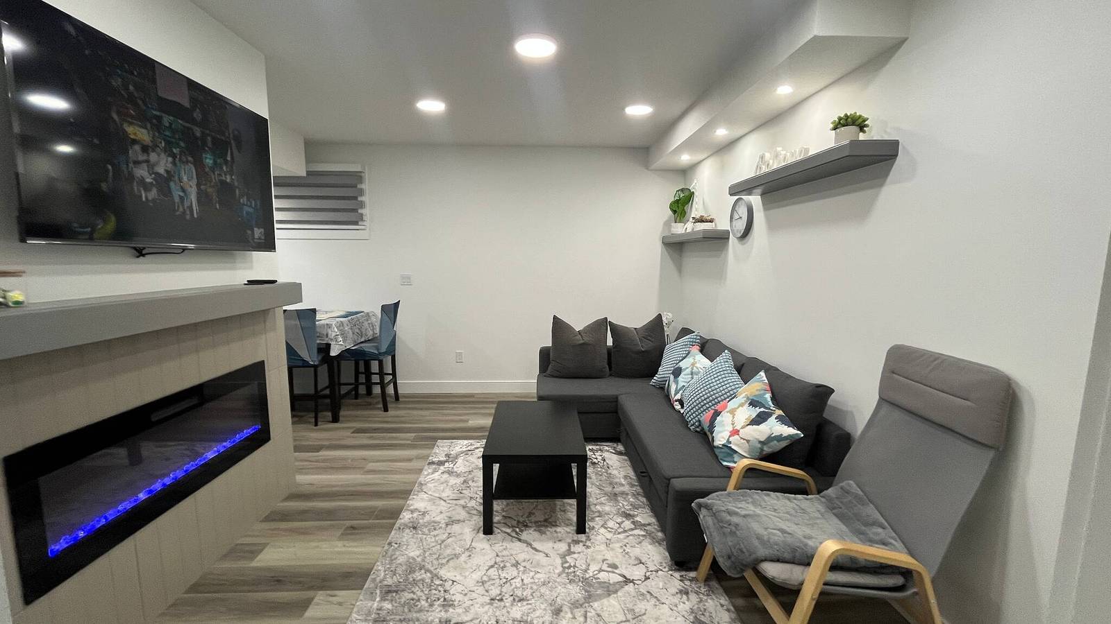 Ganze Wohnung, Gemütliche Suite mit 2 Schlafzimmern in Edmonton, Alberta