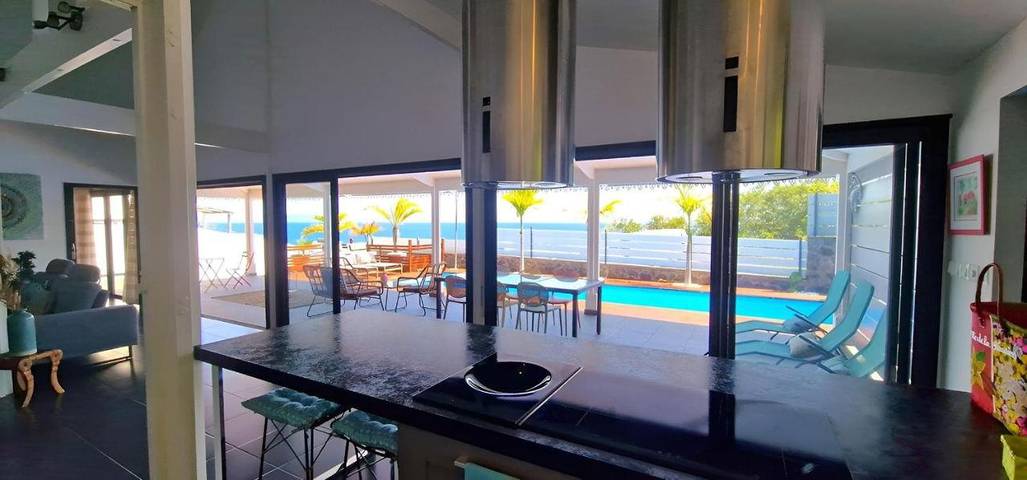 Location de vacances pour 6 personnes, avec jardin ainsi que piscine et terrasse dans Grands-Bois - 4