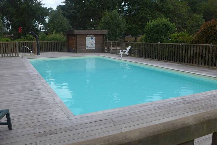 Location de vacances pour 6 personnes, avec piscine ainsi que terrasse et balcon/terrasse à Saubion