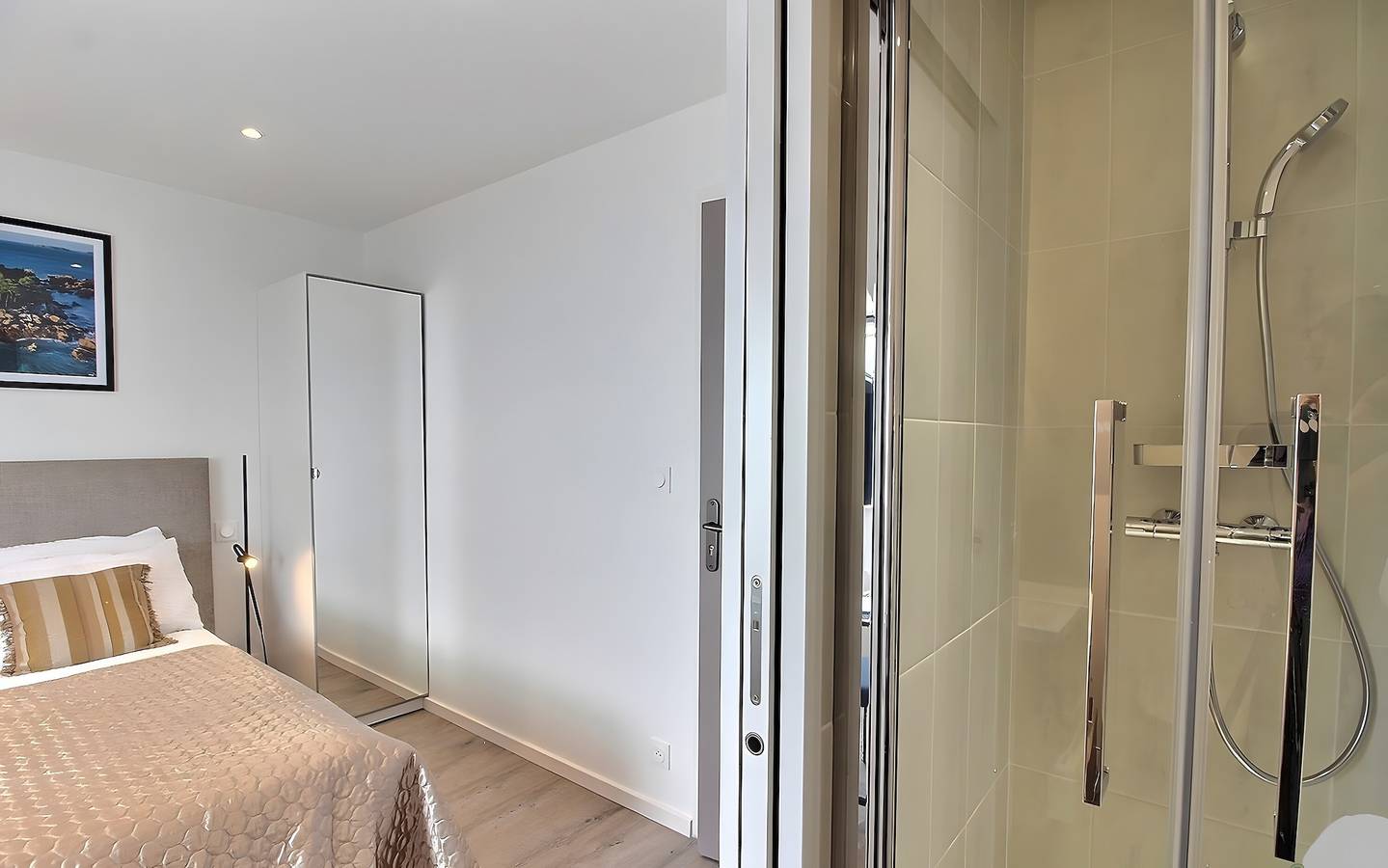 Chambres D'hotes Au Point De Vue « Chambre Ile Bono » avec vue sur mer et Wi-Fi in Perros-Guirec, Côte de Granit Rose