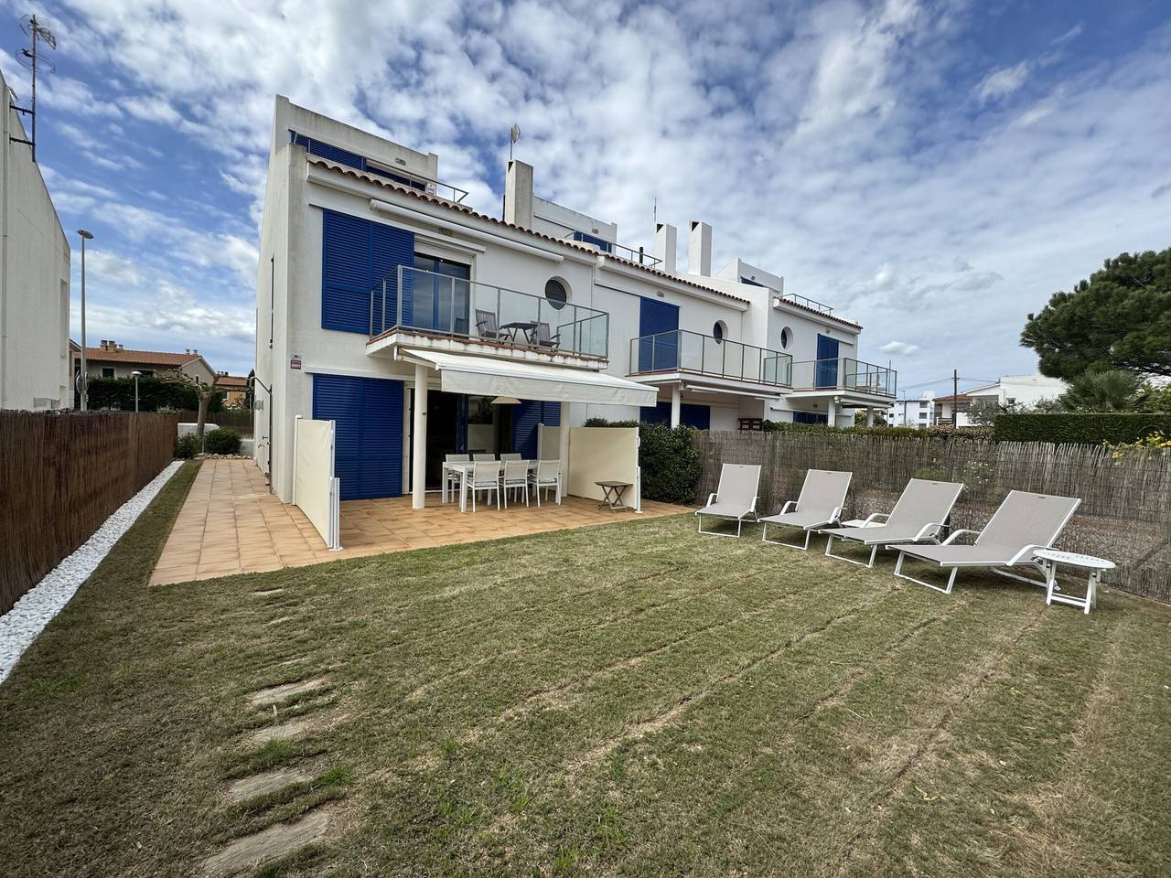 Maison rénovée à Torroella, proche plage, clim, wifi, garage et piscine commune in Mas Pinell, Torroella de Montgrí