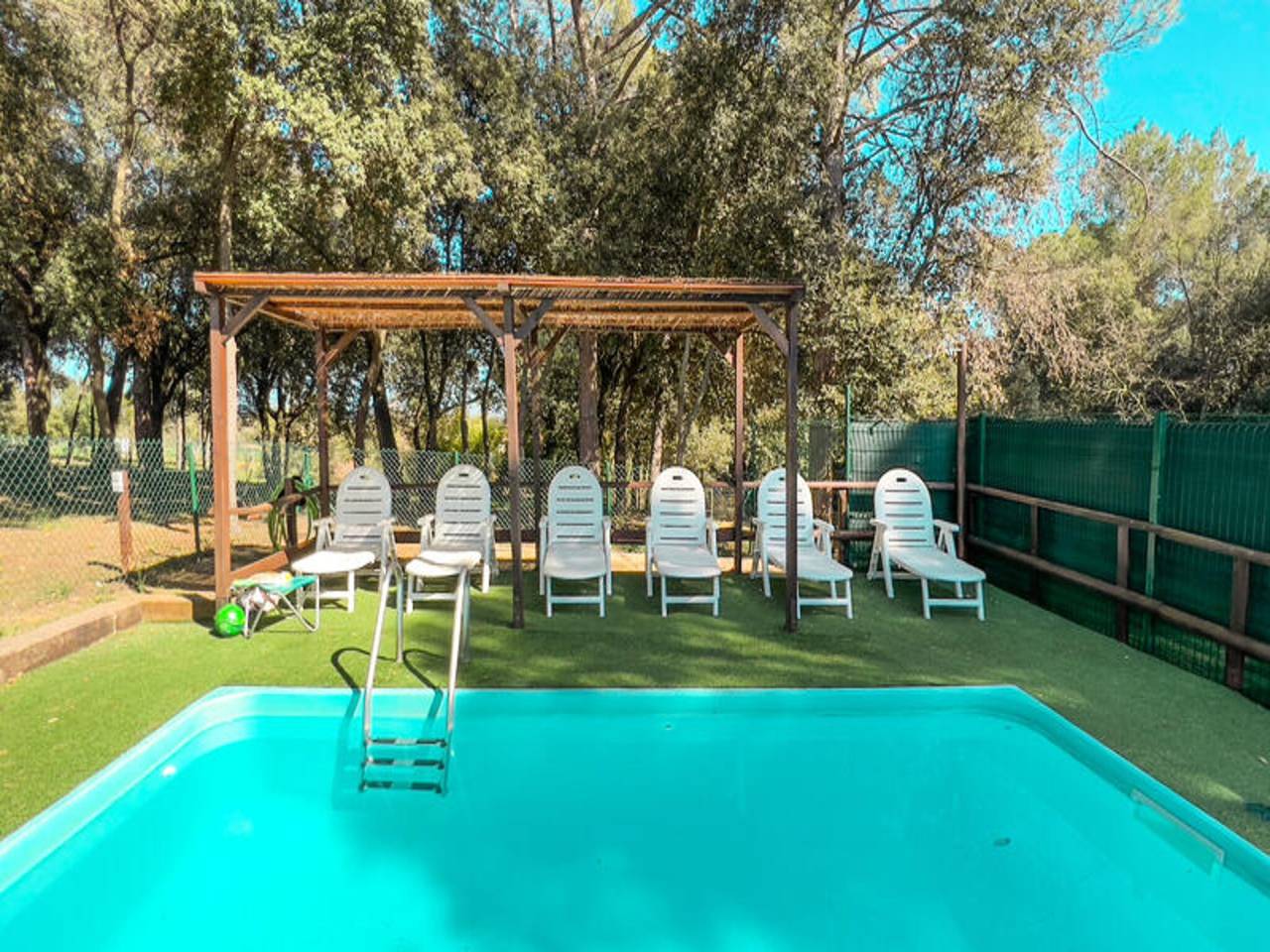 Entire apartment, House in Girona with private pool & garden in Palol de Revardit, Pla de l'Estany