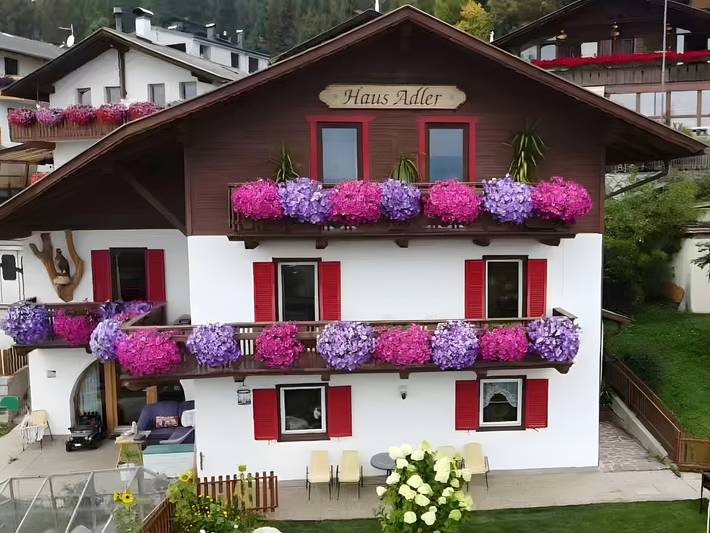 Ferienwohnung für 10 Personen, mit Balkon und Garten in Meransen