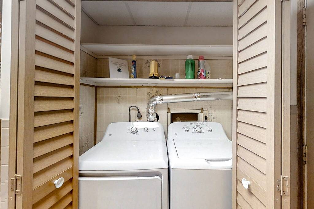 Gorgeous Waterfront Home on Westport Island with 2 Sunrooms in Lincoln County (Maine)