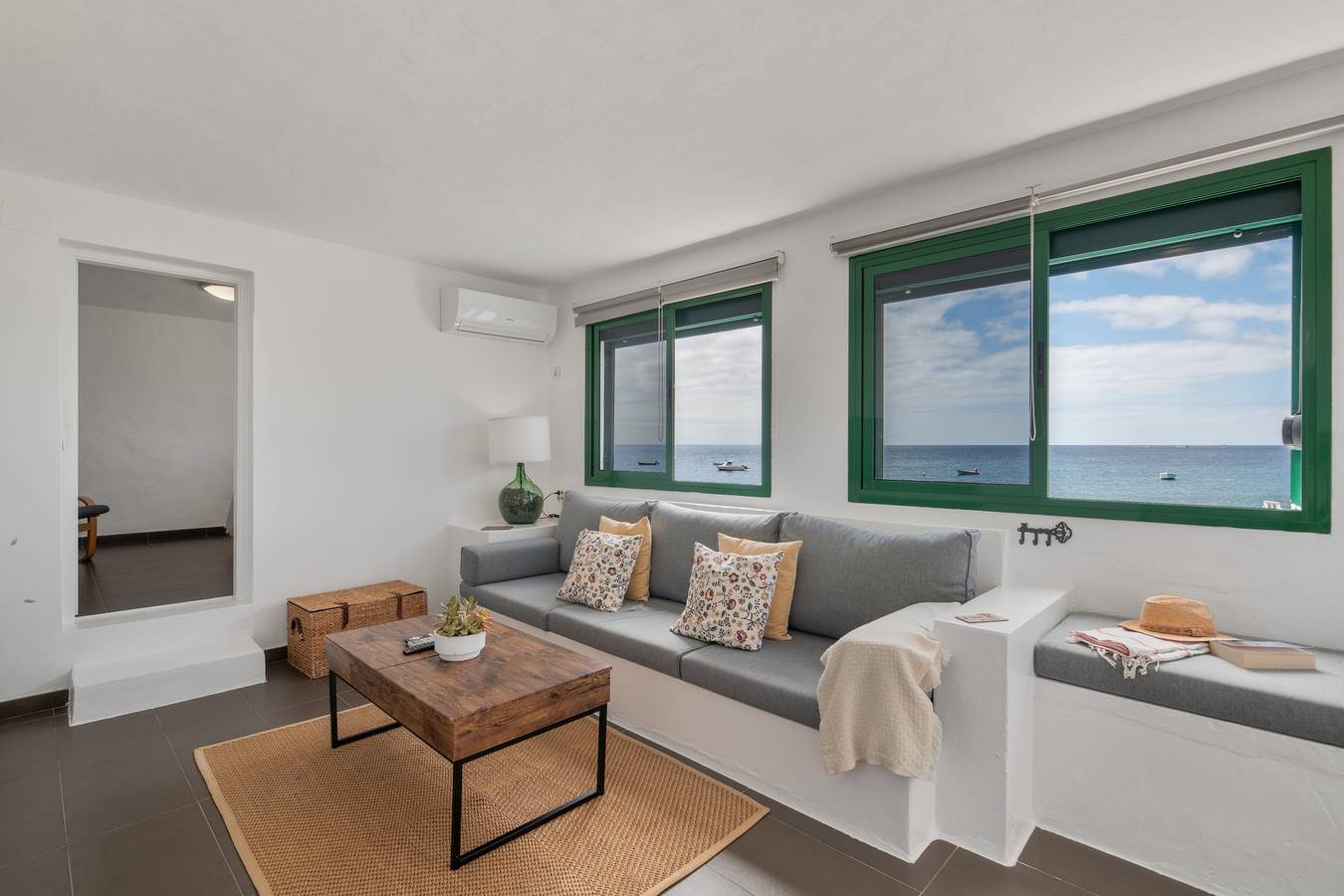 Casa Vacacional 'Callao 2' con Vista al Mar, Wi-Fi y Aire Acondicionado in Quemada Beach, Lanzarote
