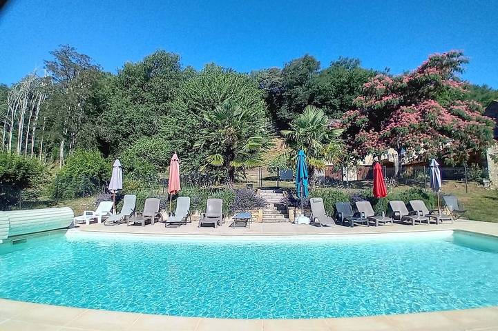 Gîte pour 4 personnes, avec Terrasse ainsi que Jardin et Piscine