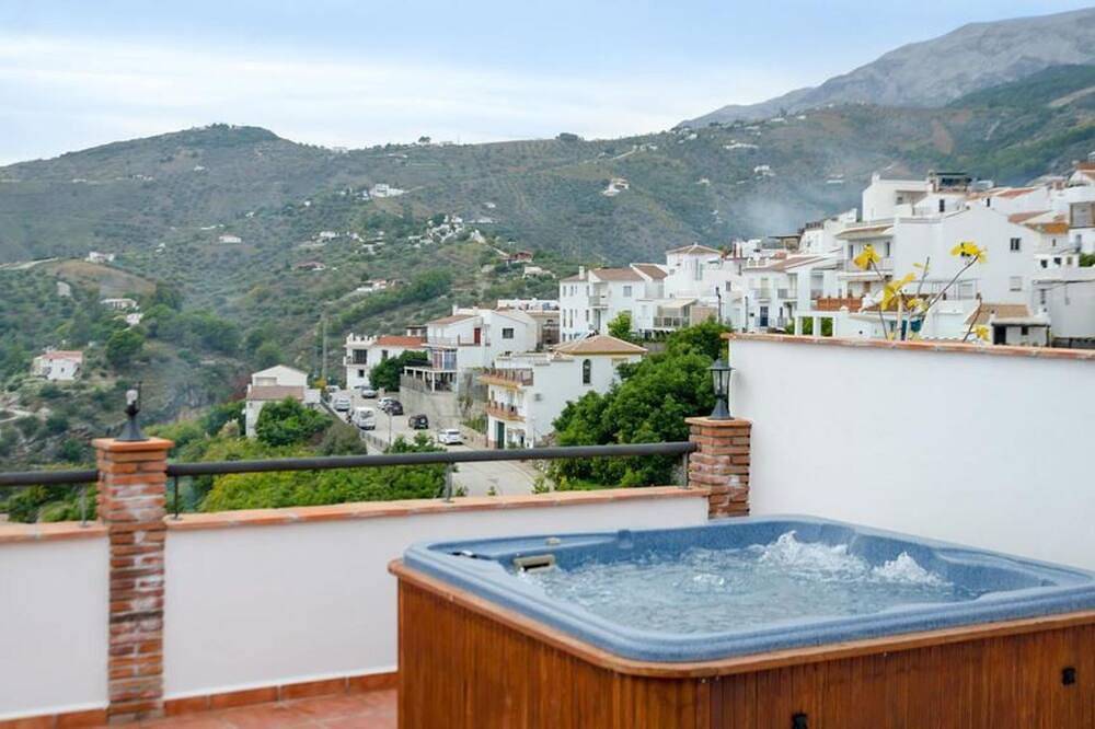 Villa Lucia Posada La Plaza in Canillas de Albaida, Málaga Province