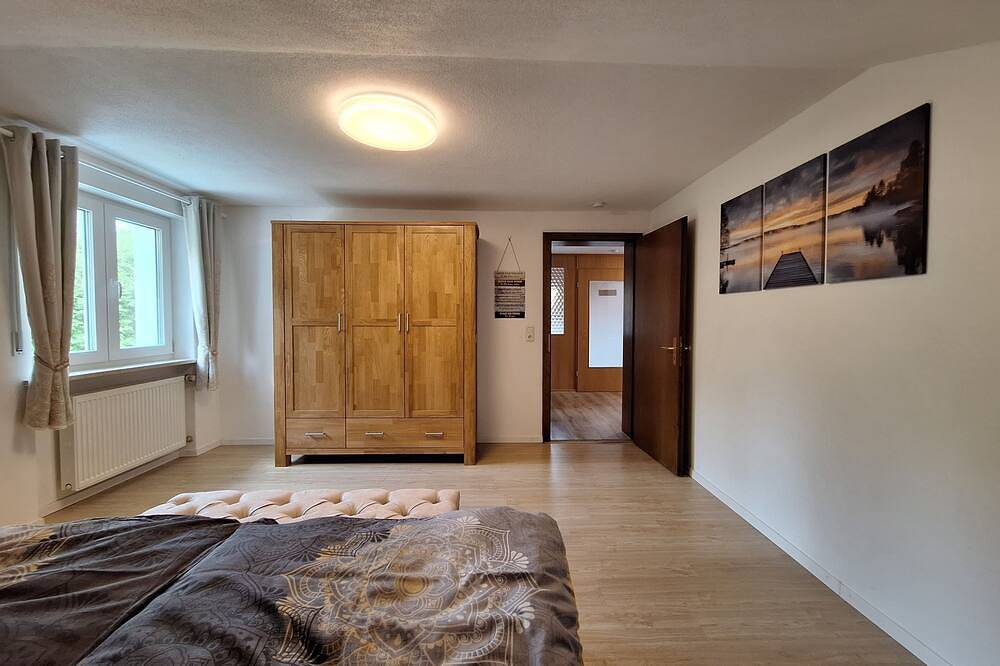 Ganze Wohnung, Ferienwohnung 110qm, 2 Schlafzimmer, Garten & Balkon in Tachinger See, Taching am See