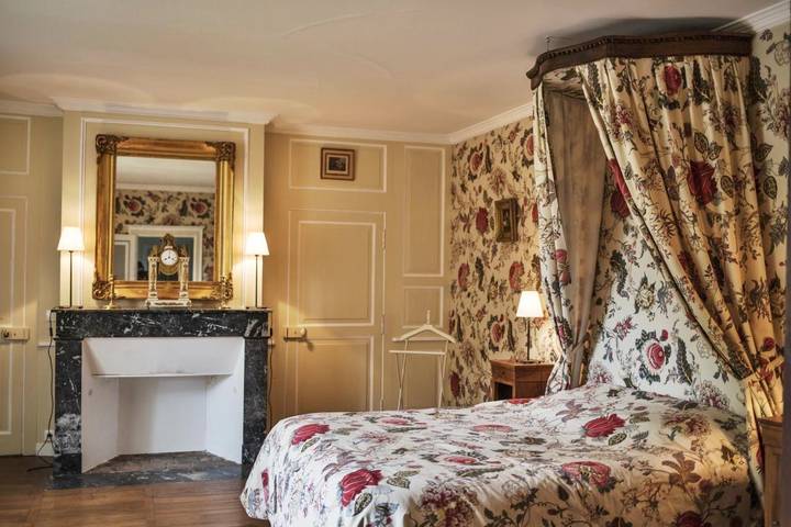 Location de vacances pour 2 personnes, avec jardin ainsi que piscine et vue à Mézières-sur-Issoire - 3