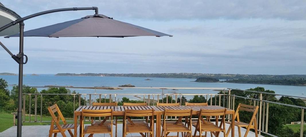 Location de vacances pour 10 personnes, avec jardin ainsi que vue et piscine à Ploubazlanec - 2