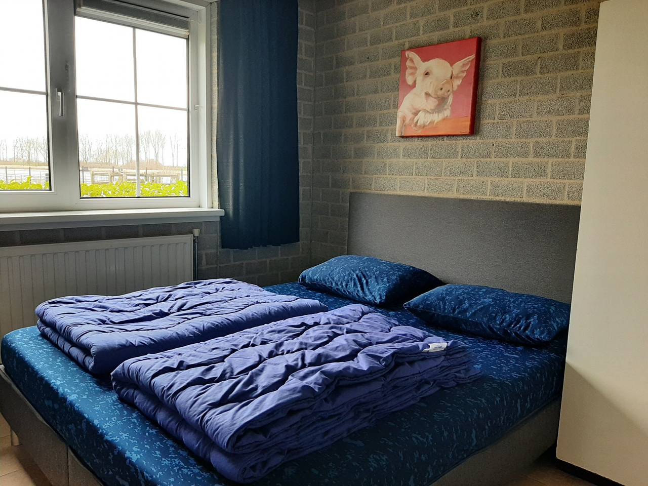 Spacious 20-bed family home with 10 bedrooms, 2 kitchens and lots of privacy in Hengstdijk in Flandes zelandés