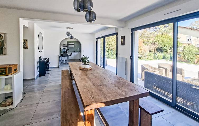 Charmant appartement de 2 chambres avec piscine et jardin près du centre-ville de Villecresnes in Yerres, Essonne